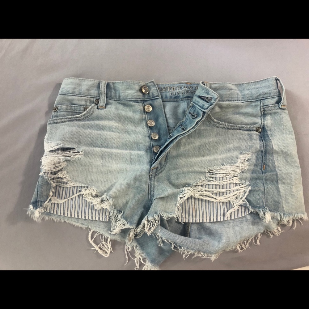 light wash jean shorts with stripped pockets